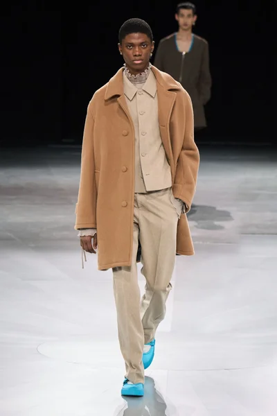 Look 19